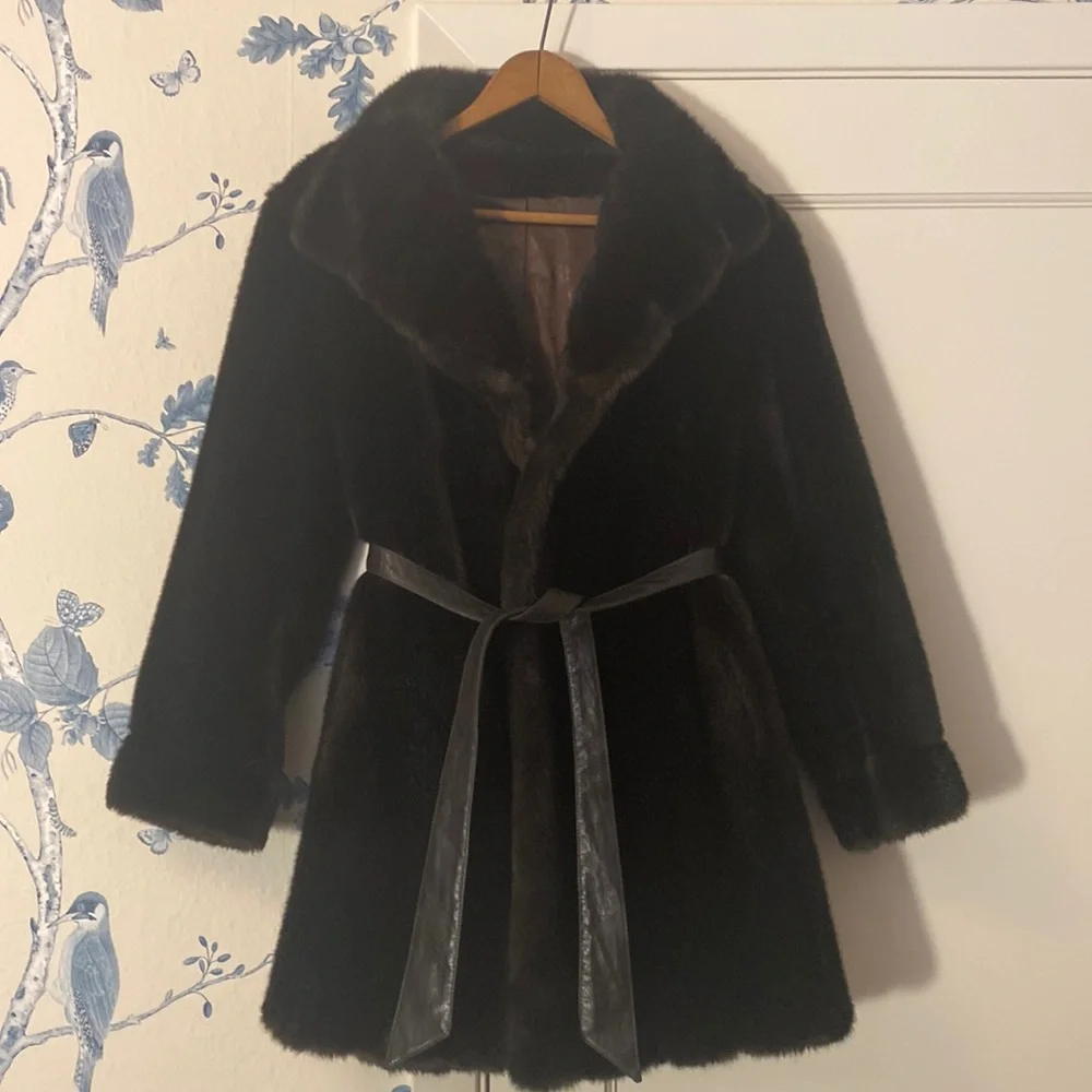 EUC Vintage Faux Fur Coat - Picture 1 of 12